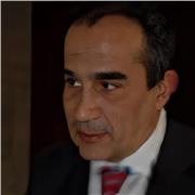 Profesor titulado de posgrado con 10 años de experiencia en la docencia de Administración de Empresas y empresario